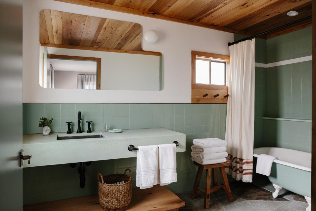 Daunts Albatross Motel Монток Экстерьер фото