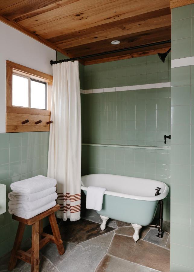 Daunts Albatross Motel Монток Экстерьер фото