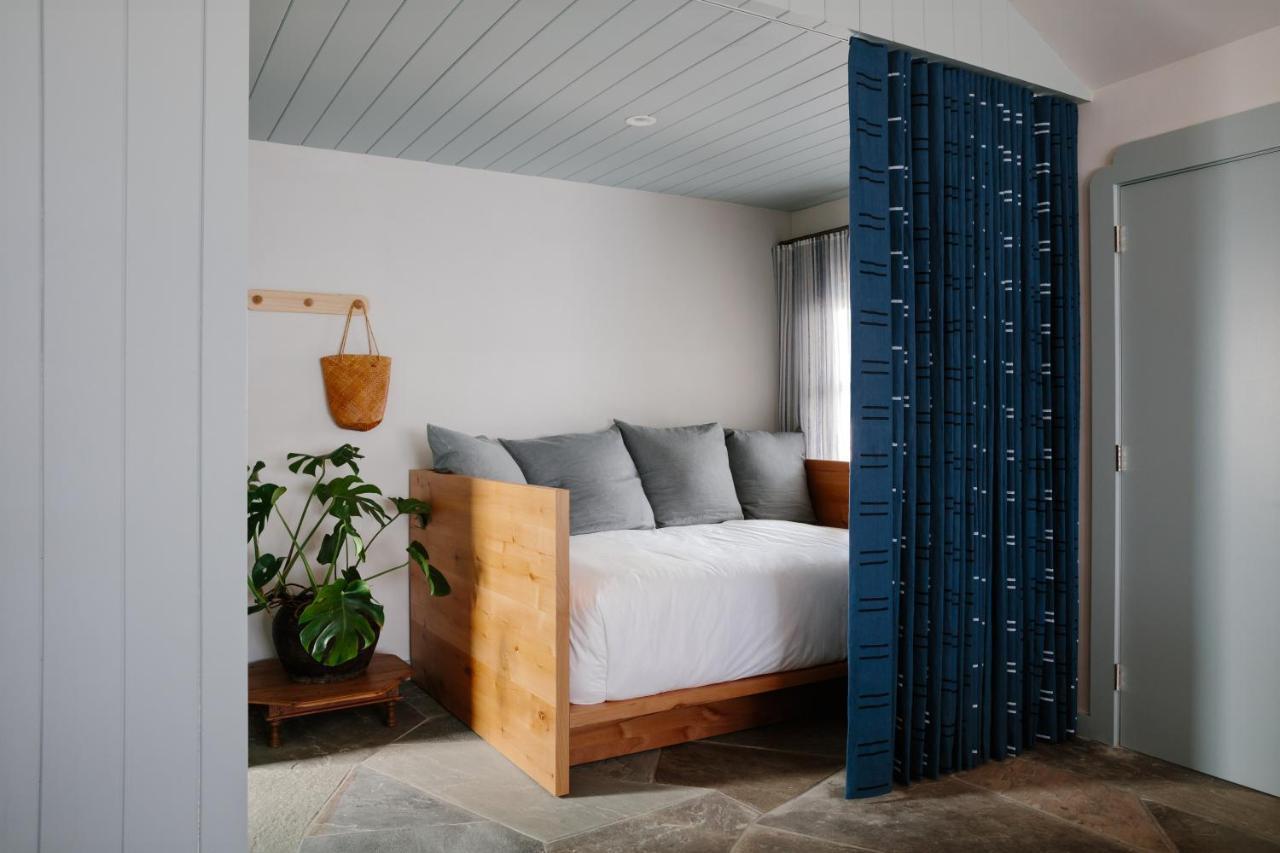 Daunts Albatross Motel Монток Экстерьер фото