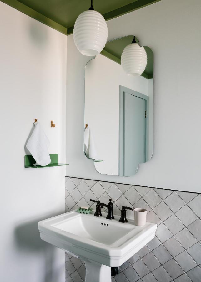 Daunts Albatross Motel Монток Экстерьер фото