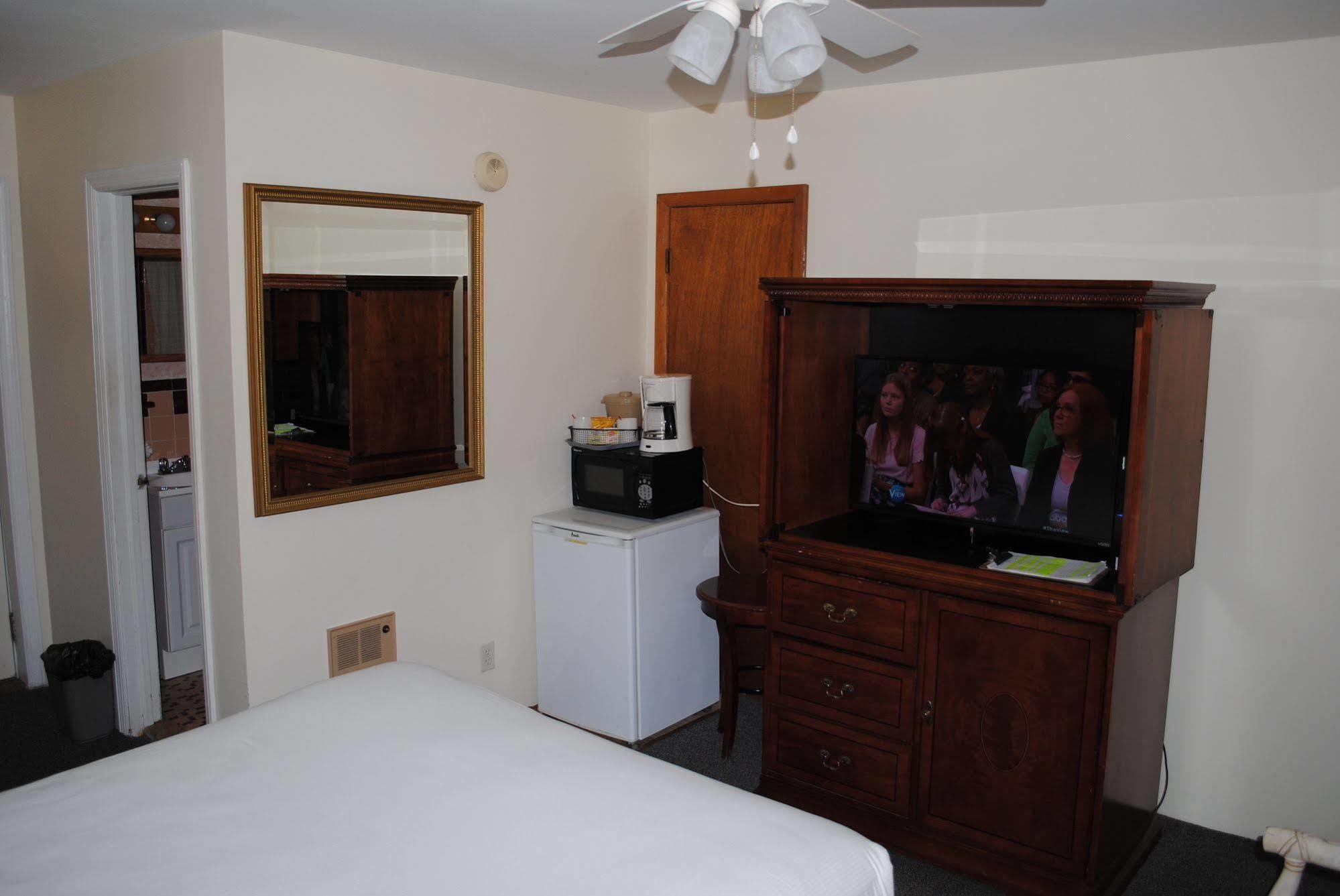Daunts Albatross Motel Монток Экстерьер фото