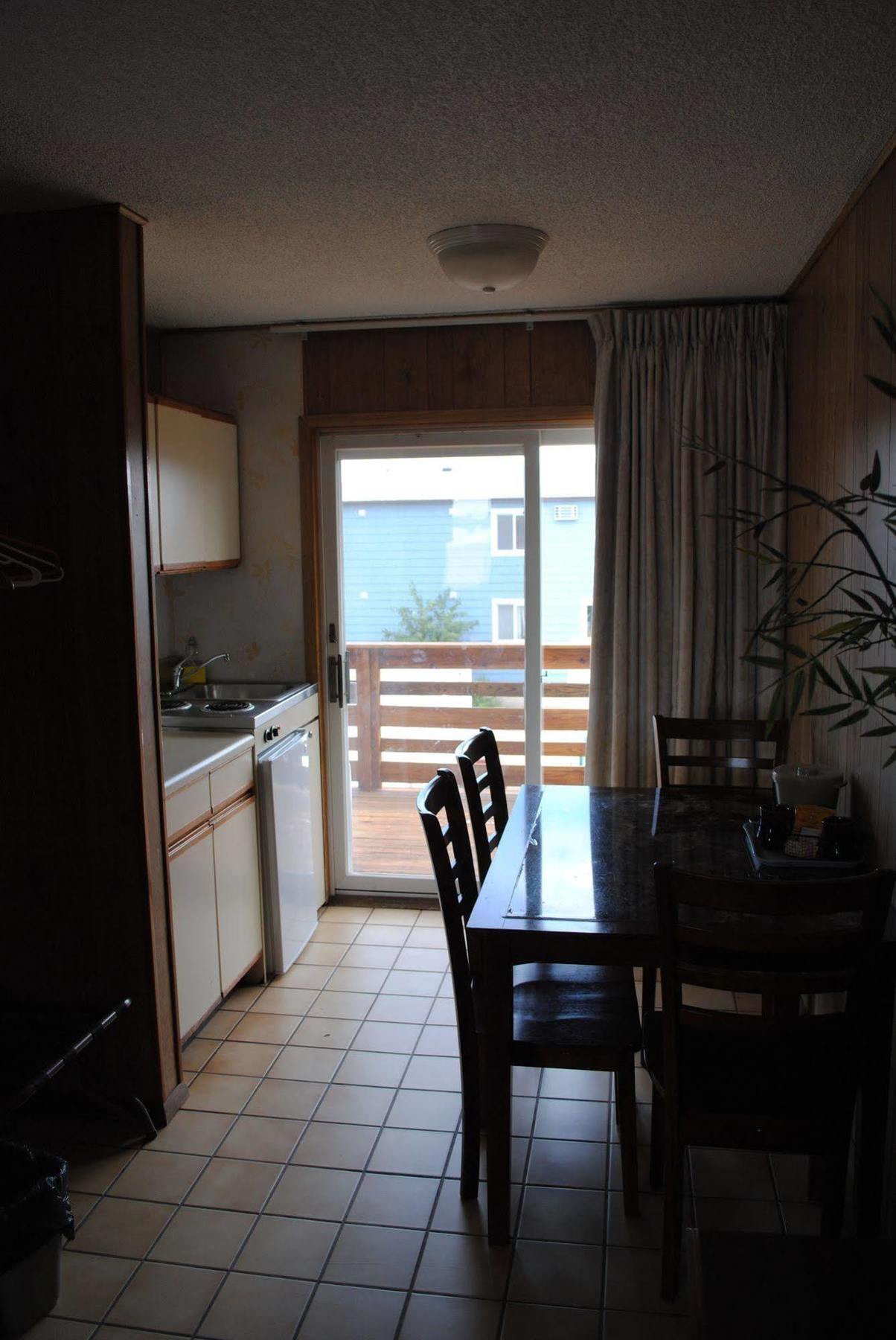 Daunts Albatross Motel Монток Экстерьер фото