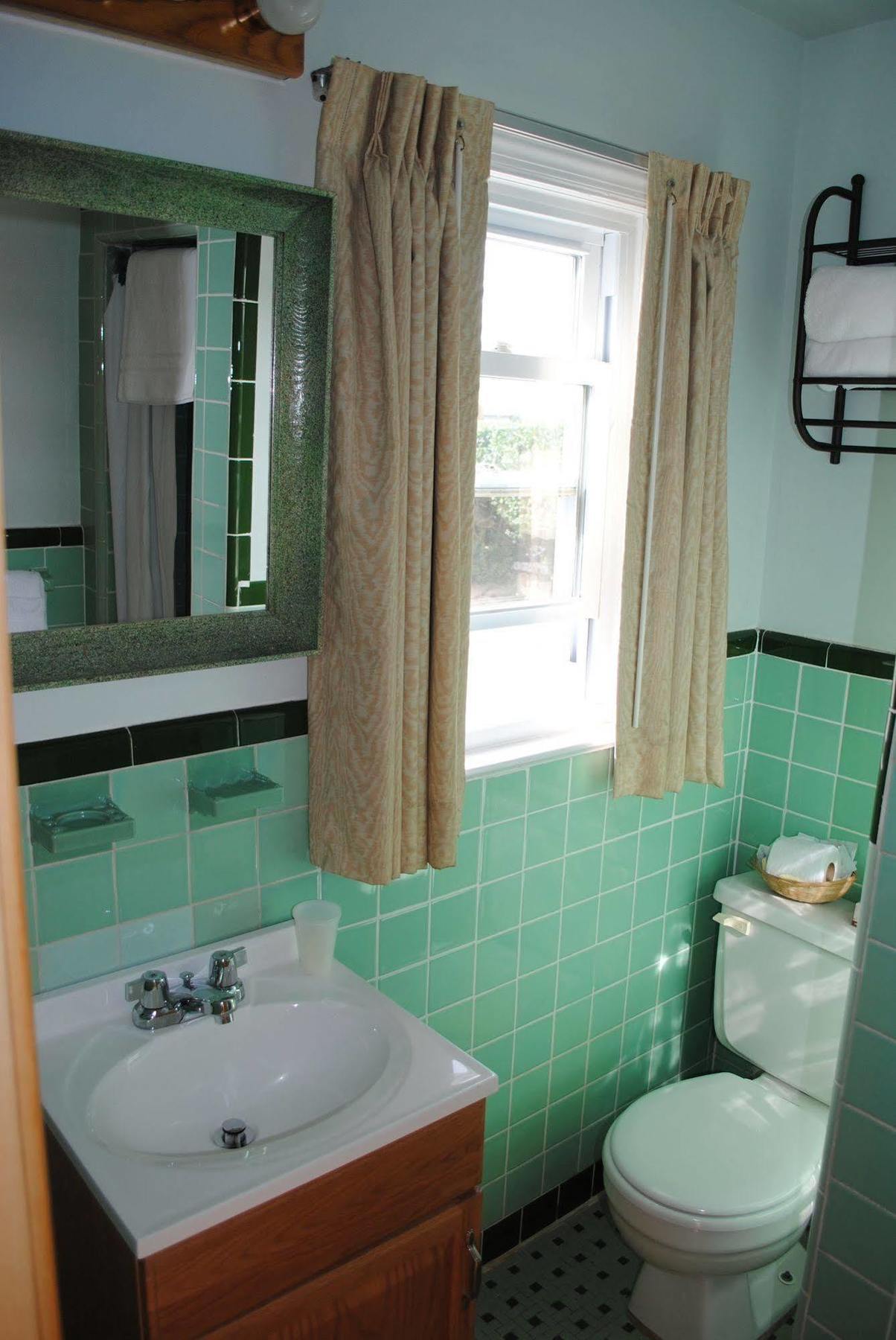 Daunts Albatross Motel Монток Экстерьер фото