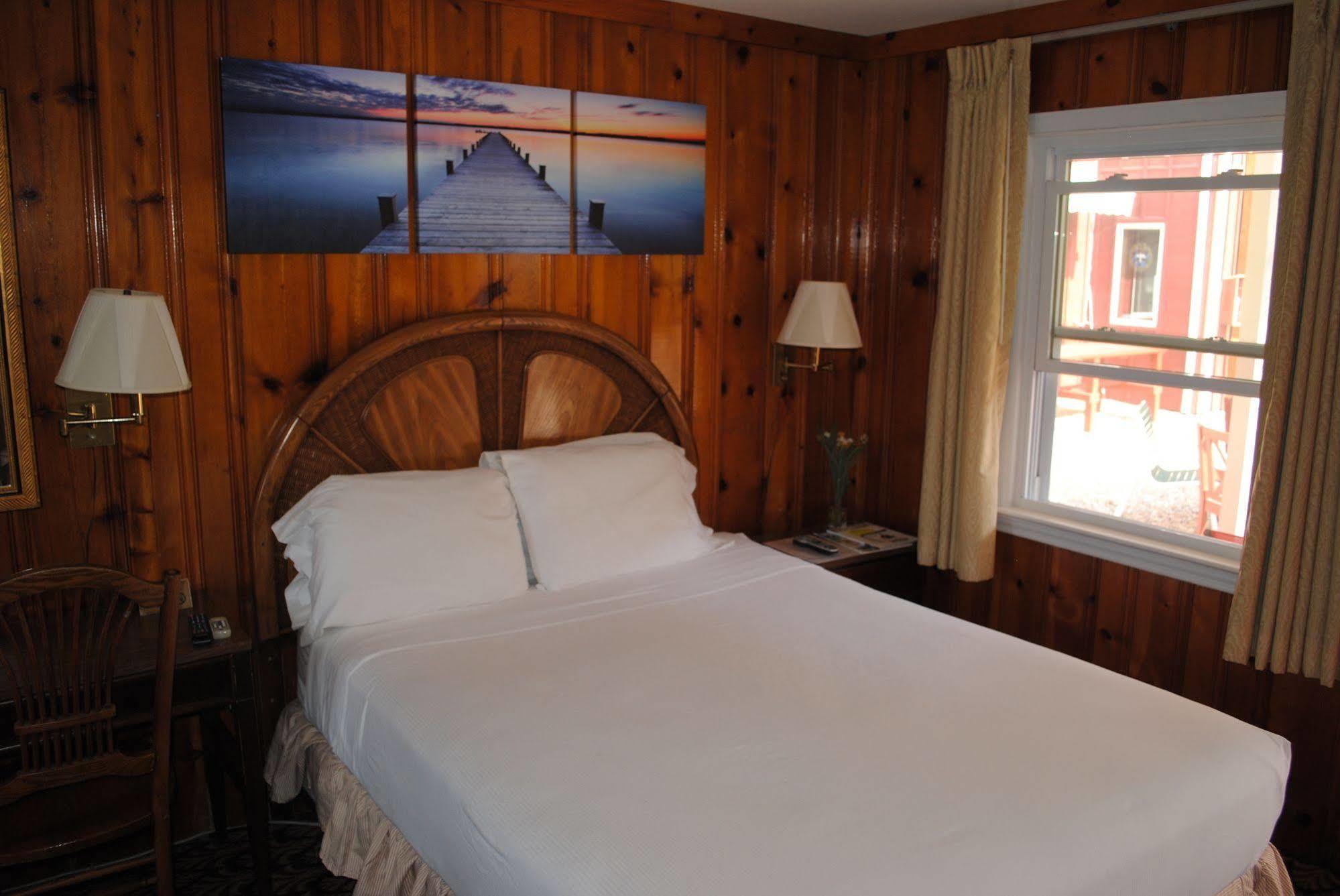 Daunts Albatross Motel Монток Экстерьер фото