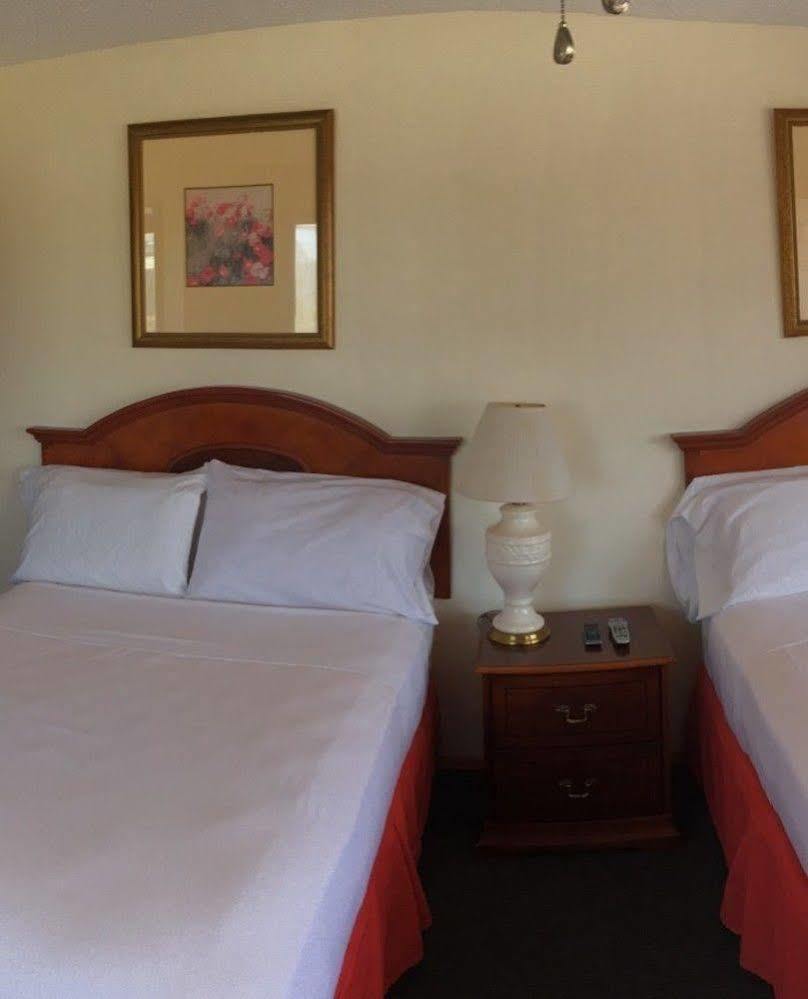 Daunts Albatross Motel Монток Экстерьер фото